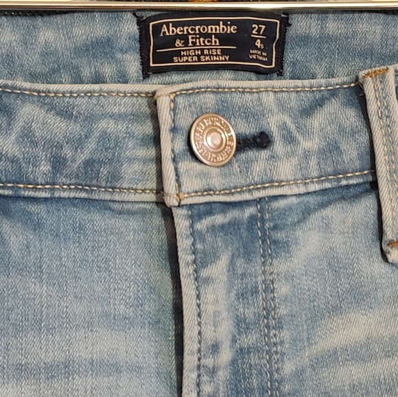 Abercrombie and Fitch Women's High Rise Super Skinny Light Blue Jeans - Picture 3 of 7